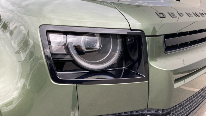 Land Rover Defender 3.0 D250 X-Dynamic HSE 110 5dr Auto Diesel Estate - Image 17